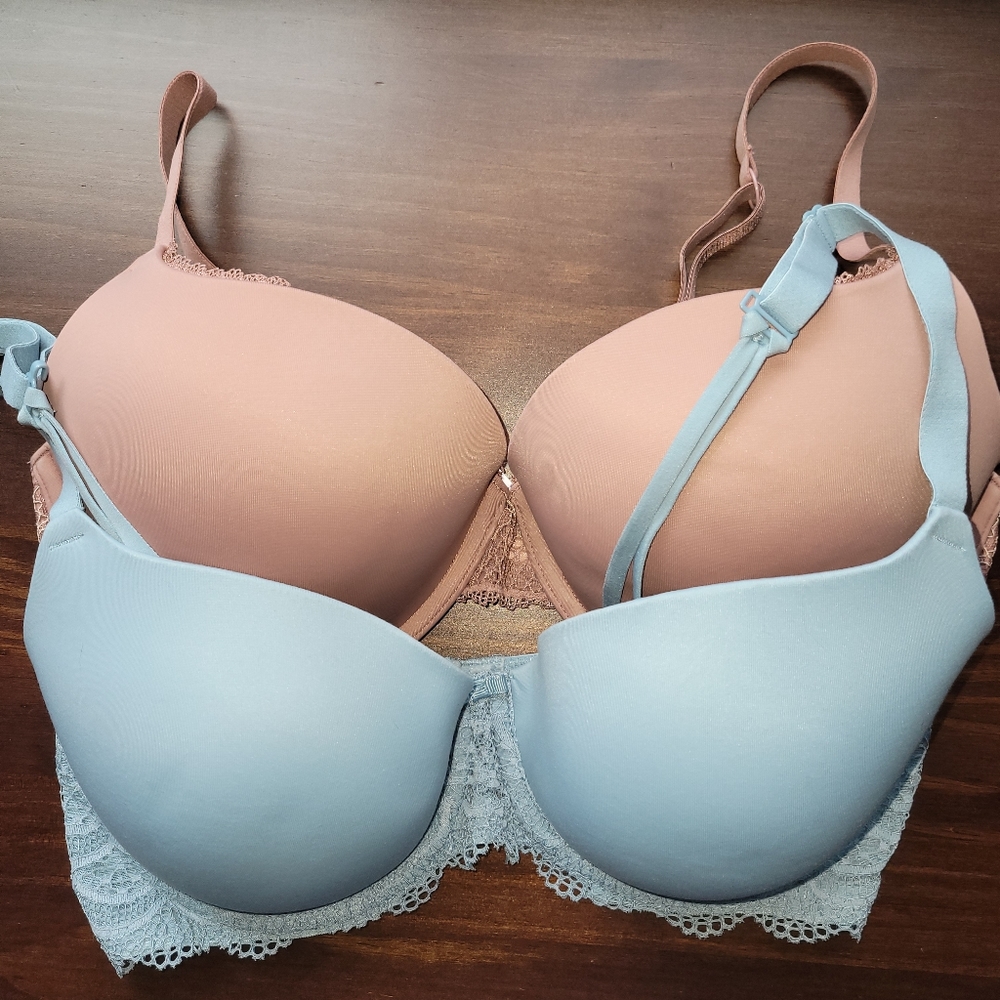 Two 36D Auden bras